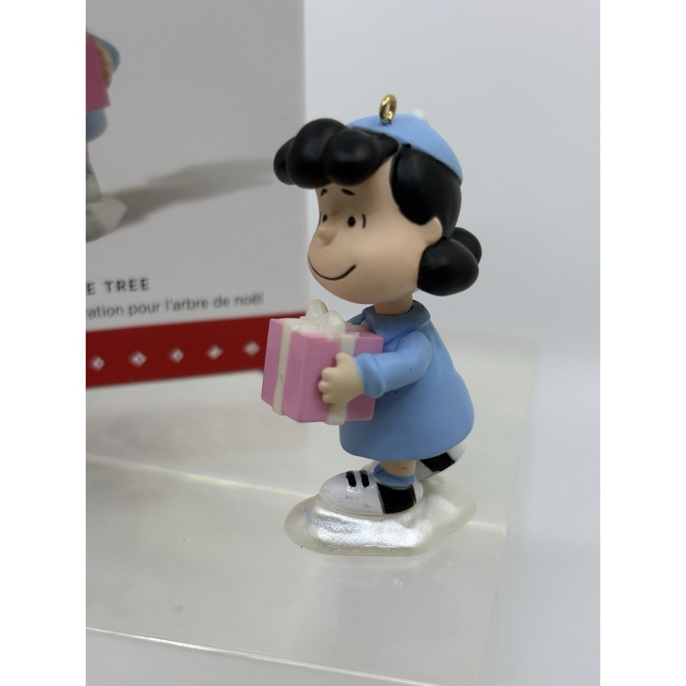 Hallmark Keepsake Peanuts LUCY DECKING THE TREE 2015 Ornament Box - Picture 3 of 4
